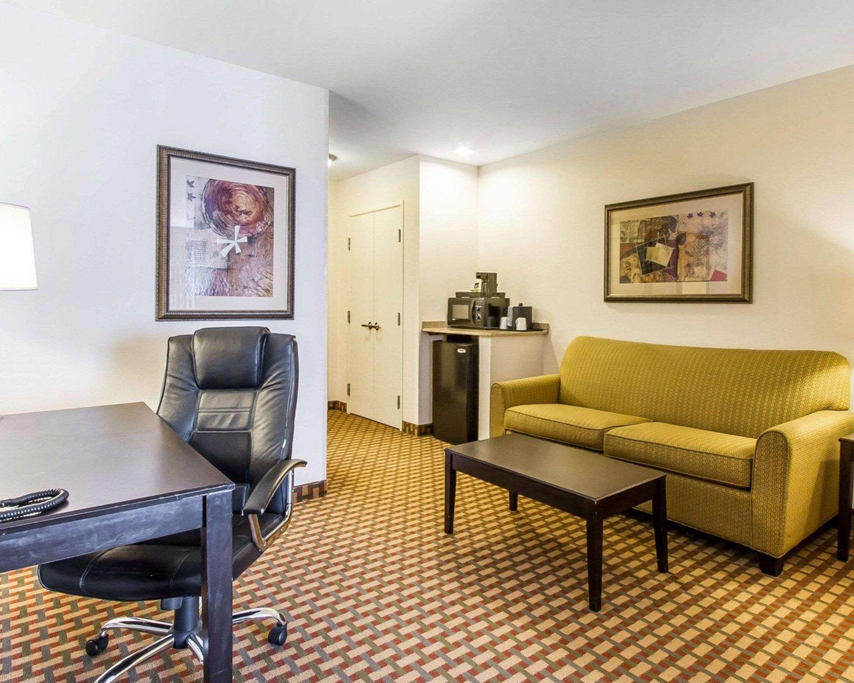 Comfort Inn & Suites Shawnee North Near I-40 Ngoại thất bức ảnh