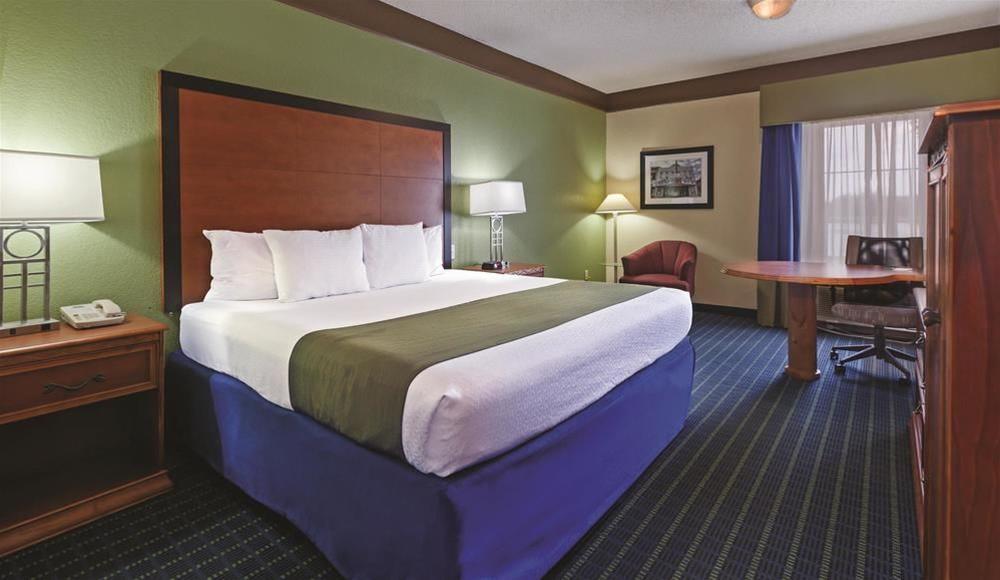 Comfort Inn & Suites Shawnee North Near I-40 Ngoại thất bức ảnh