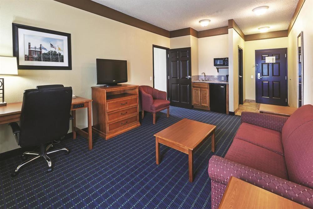Comfort Inn & Suites Shawnee North Near I-40 Ngoại thất bức ảnh