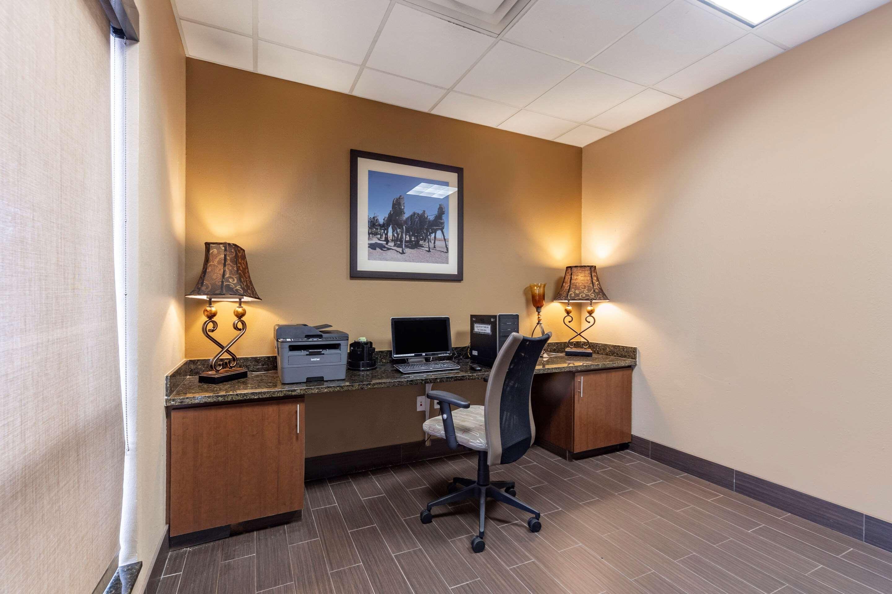 Comfort Inn & Suites Shawnee North Near I-40 Ngoại thất bức ảnh