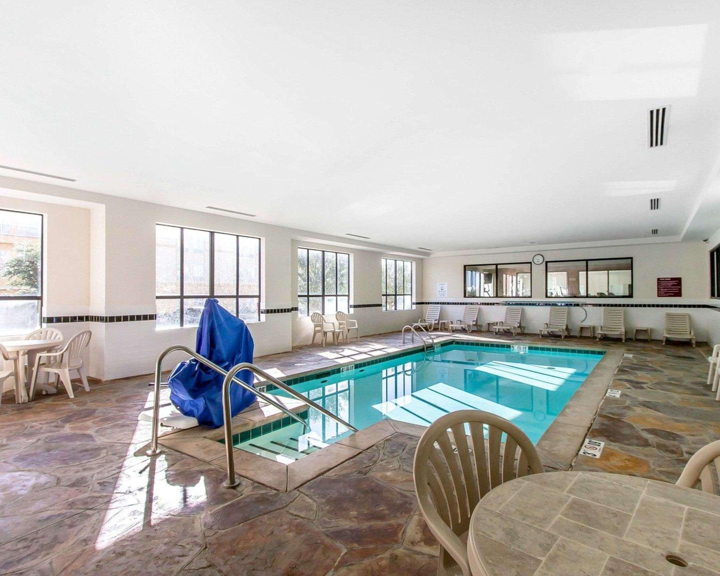 Comfort Inn & Suites Shawnee North Near I-40 Ngoại thất bức ảnh